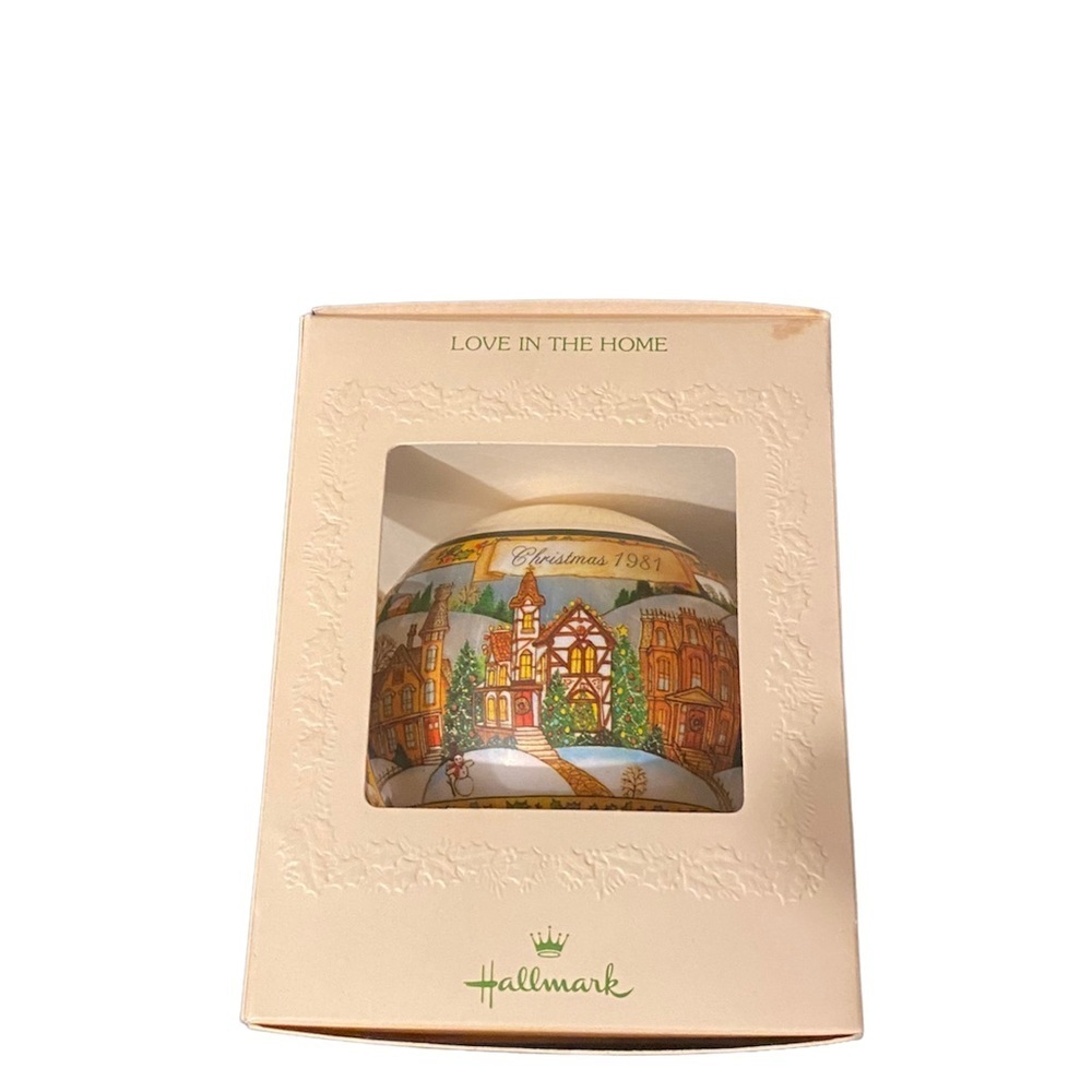 Vintage 1981 unbreakable Satin "Love In the Home" Hallmark Ornament. - Picture 3 of 4